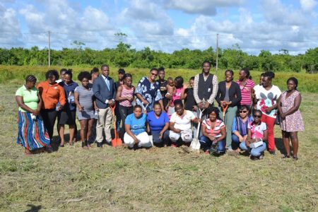 The group of residents with government officials. (DPI photo)