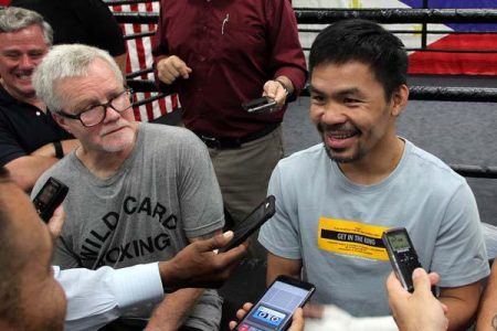  Freddie Roach and Manny Pacquiao briefing the media about the upcoming bout against Keith Thurman. (Fightnews photo)
