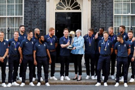 England’s Eoin Morgan and Britain’s Prime Minister Theresa May with the trophy as they pose with the team outside number 10 Downing Street. REUTERS/Peter Nicholls.
