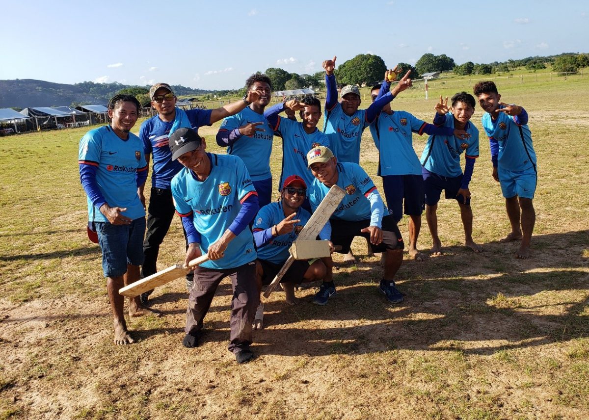 The winning Karaudarnau cricket team.