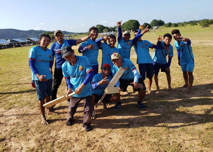 The winning Karaudarnau cricket team.