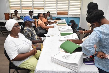 Residents of Mount Sinai, New Amsterdam, East Berbice-Corentyne  registering to uplift their land titles at the Berbice Educational Institute, Vryheid, New Amsterdam. (Ministry of the Presidency photo)