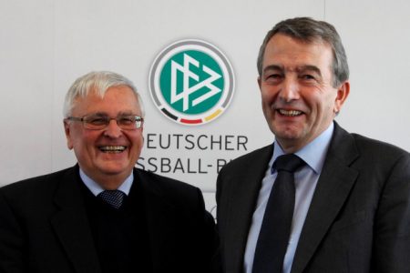 FLASHBACK!Wolfgang Niersbach (R), general secretary of the German soccer association (DFB) and designated successor of DFB president Theo Zwanziger (L) smile after a news conference at the DFB headquarters in Frankfur. REUTERS/Ralph Orlowski 