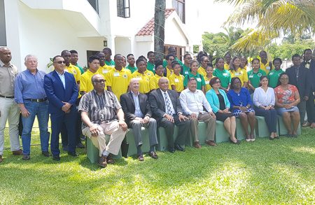 The youths with officials and others (Ministry of Natural Resources photo)