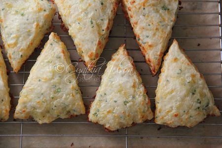 Cheddar-Chive Biscuits/Scones (Photo by Cynthia Nelson)
