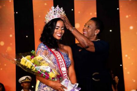 Minister of Culture, Gender, Entertainment and Sport Olivia ‘Babsy’ Grange crowns the new queen. (Jamaica Gleaner photo)
