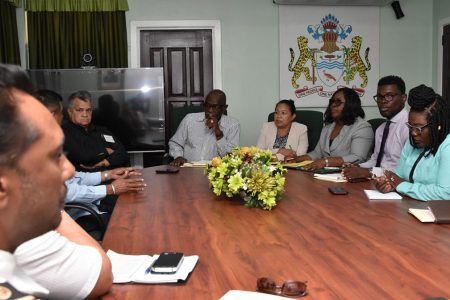 Minister of Citizenship, Winston Felix (centre) with participants at the meeting (Ministry of the Presidency photo)