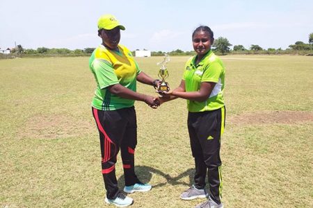 Ashmini Munisar (right) collects her player of the match award from National seamer Erva Giddings.
