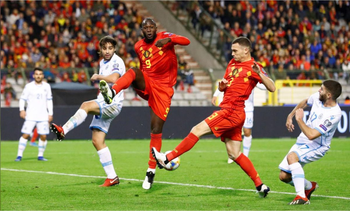 Belgium’s Romelu Lukaku and Thomas Vermaelen in action. (REUTERS/Francois Lenoir)
