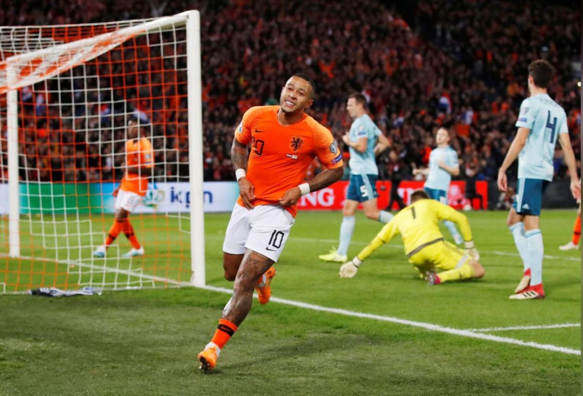 Netherlands’ Memphis Depay celebrates scoring their third goal. (Action Images via Reuters/Andrew Boyers)
