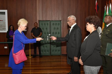 Her Excellency Ute Konig, Ambassador of the Federal Republic of Germany to the Cooperative Republic of Guyana, presents her Letters of Credence to President David Granger. (Ministry of the Presidency photo) 