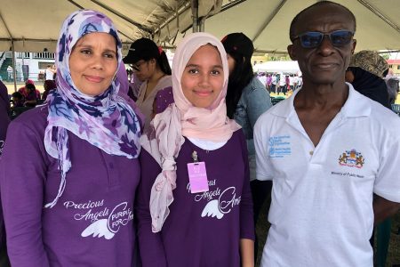 Hadiyyah Mohamed (centre) with her mother, Bonita Mohamed and Dr. William Adu-Krow