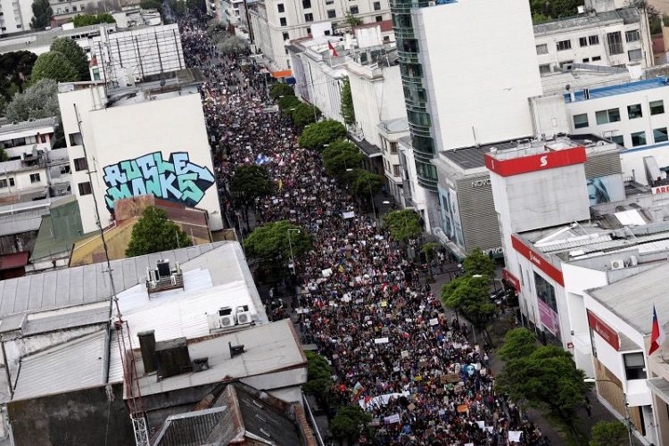 Demonstrators march against inequality and rising costs of living as nationwide protests continue, in Concepcion, Chile, October 25, 2019. REUTERS/Juan Gonzalez 