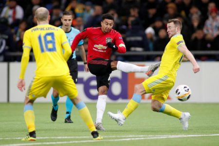 Manchester United’s Jesse Lingard scores their first goal. (Reuters/Valentyn Ogirenko)
