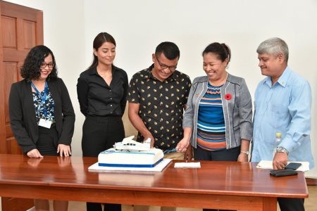 Minister of State Dawn Hastings-Williams (second, from right) and Toshao of Paruima Lee Williams (centre) cutting the cake to commemorate Air Services’ scheduled flights to Region Seven. Looking on are representatives of Air Services Limited and Junior Minister of Public Infrastructure Jaipaul Sharma. (Ministry of Presidency Photo)