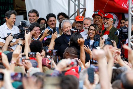 Former Brazilian President Luiz Inacio Lula da Silva delivers a speech after being released from prison, in Curitiba, Brazil November 8, 2019. REUTERS/Rodolfo Buhrer