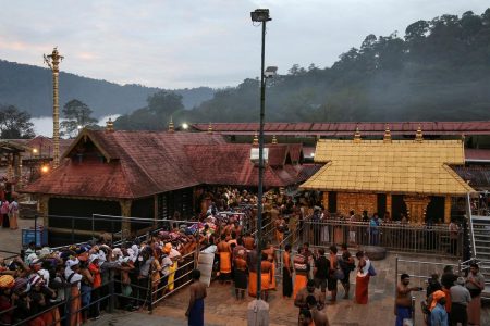 FILE PHOTO: Hindu devotees wait in queues inside the premises of the Sabarimala temple in Pathanamthitta district in the southern state of Kerala, India, October 18, 2018. REUTERS/Sivaram V/File Photo