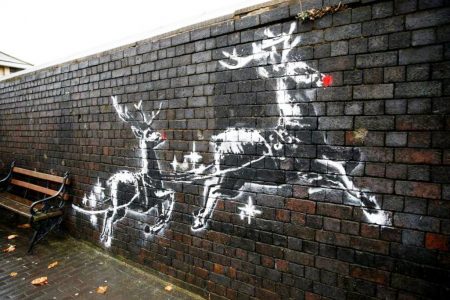 A new mural by the street artist Banksy is seen in Birmingham, Britain (REUTERS/Henry Nicholls photo)
