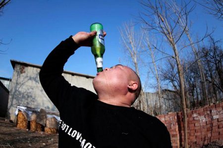 Liu Shichao drinks beer with a “tornado” formed in the bottle (REUTERS/Tingshu Wang photo)