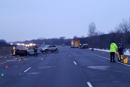 The scene of accident on Highway 401 near Cambridge, Ont.