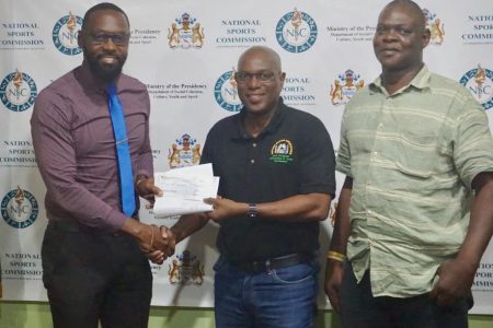 The Guyana Boxing Association (GBA) received a shot in the arm from the National Sports Commission (NSC) yesterday to the tune of $1M. Director of Sport, Christopher Jones made the presentation to President of the GBA, Steve Ninvalle in the presence of Terrence Poole (MS).
