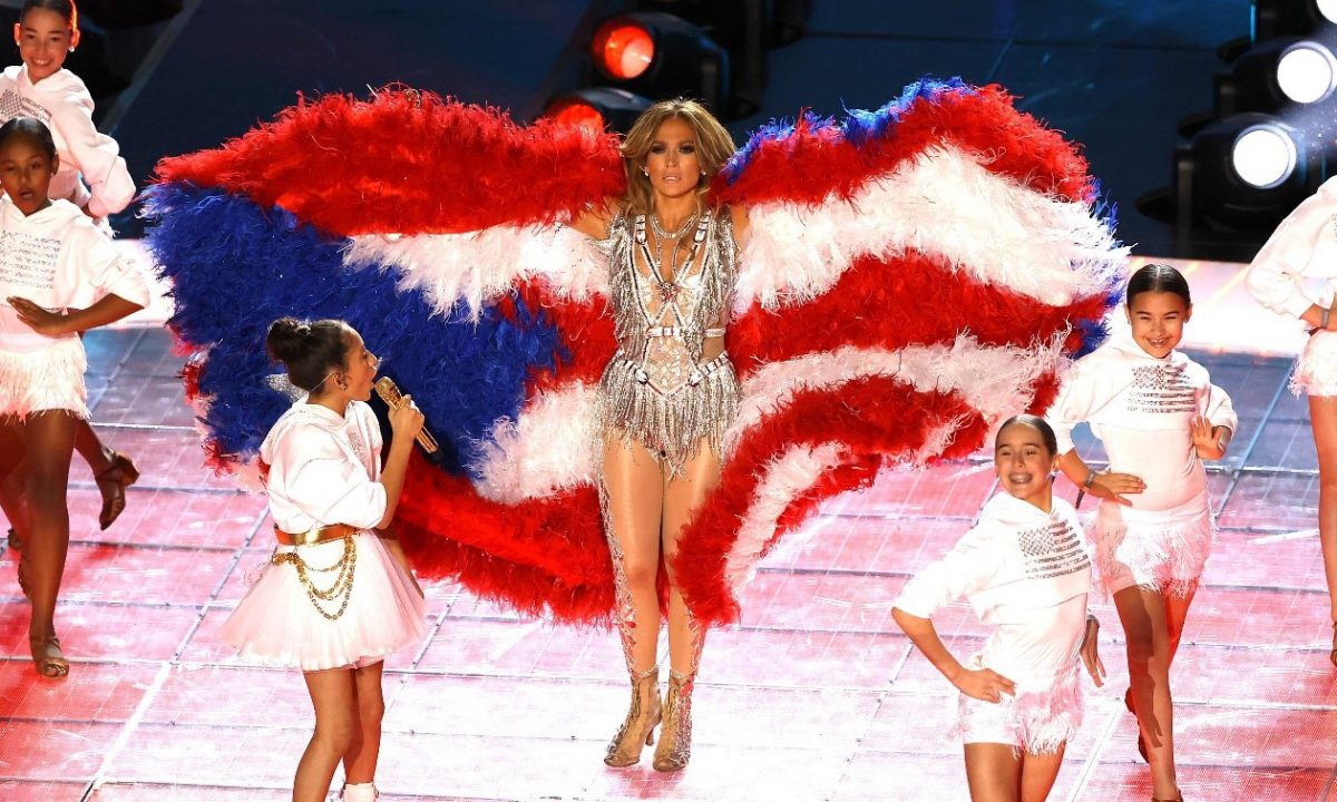  Jennifer Lopez at the Super Bowl. (www.vanityfair.com photo)
