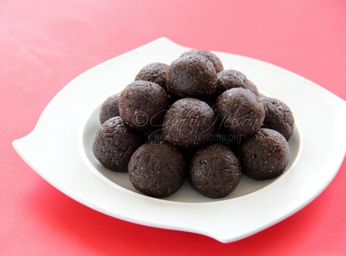 Raw Brownie Bites (Photo by Cynthia Nelson)
