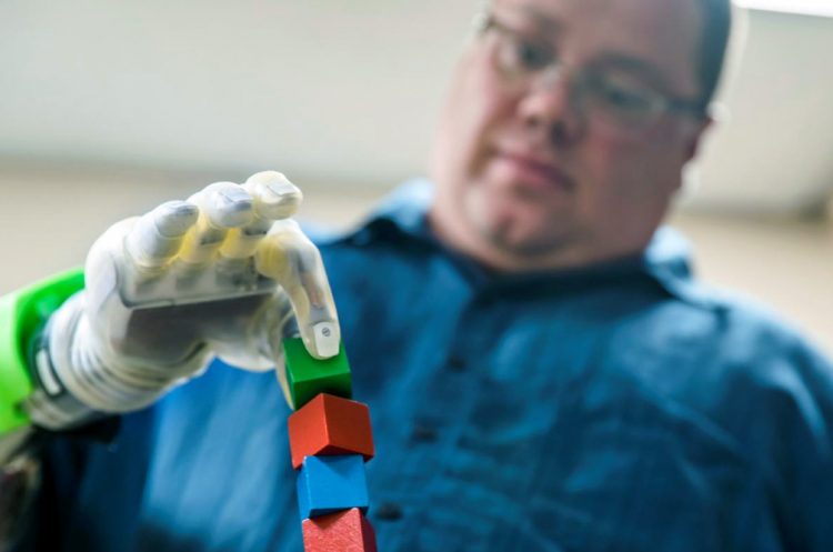Joe Hamilton intuitively controls a DEKA prosthetic hand, made by Mobius Bionics and called the “Luke Arm,” for an advanced prosthetics study involving the Regenerative Peripheral Nerve Interface in a lab on the University of Michigan Medical Campus in Ann Arbor Michigan on August 9, 2018. (Evan Dougherty/University of Michigan Engineering photo via REUTERS) 