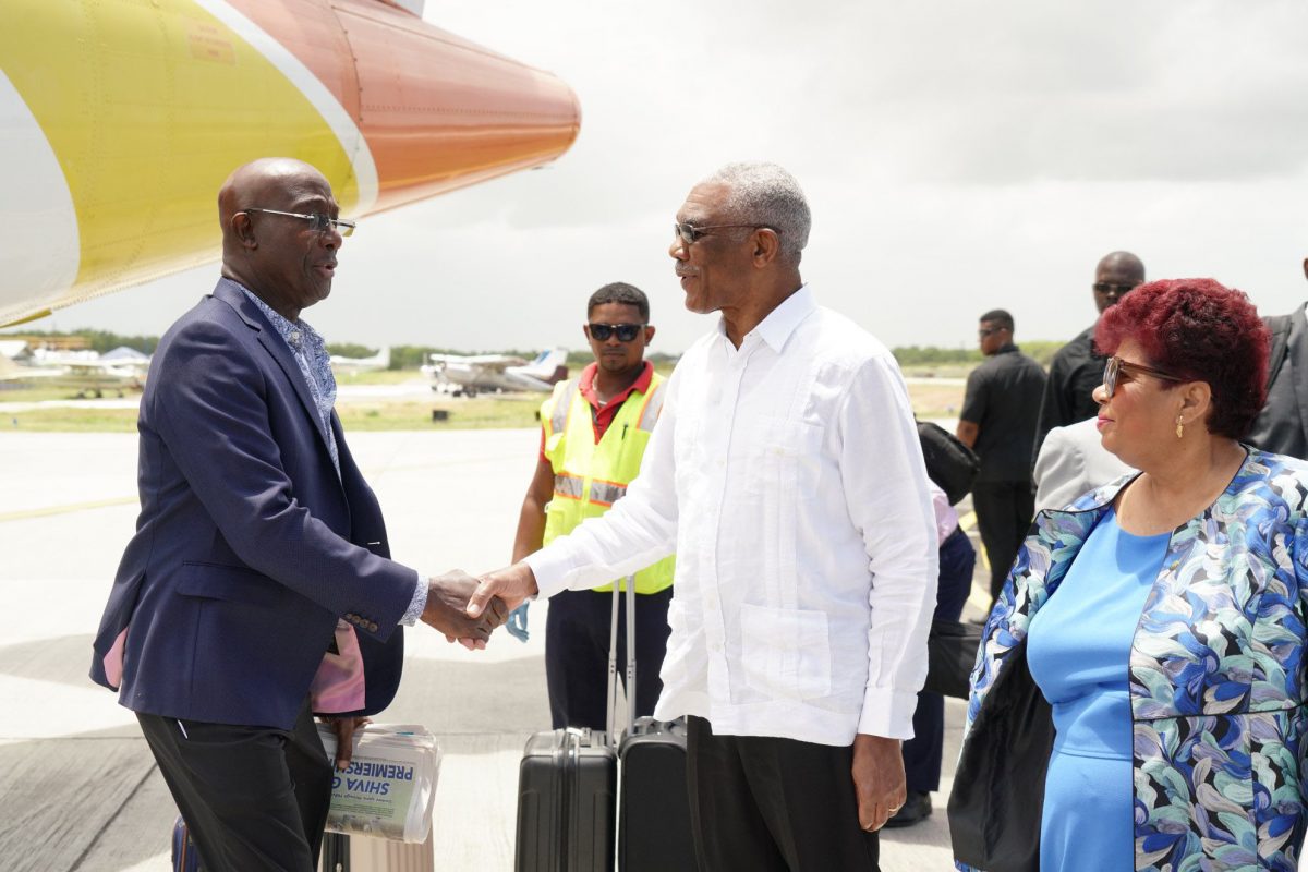 President David Granger (centre) greets Prime Minister of Trinidad and Tobago, Dr. Keith Rowley upon his arrival. Also photographed is Amna Ally. (Ministry of the Presidency photo)
 

