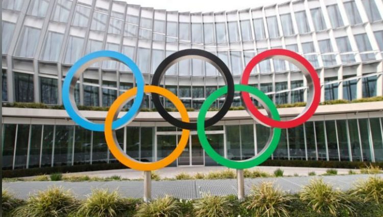 FILE PHOTO: The Olympic rings are pictured in front of the International Olympic Committee (IOC) in Lausanne, Switzerland, March 17, 2020. REUTERS/Denis Balibouse