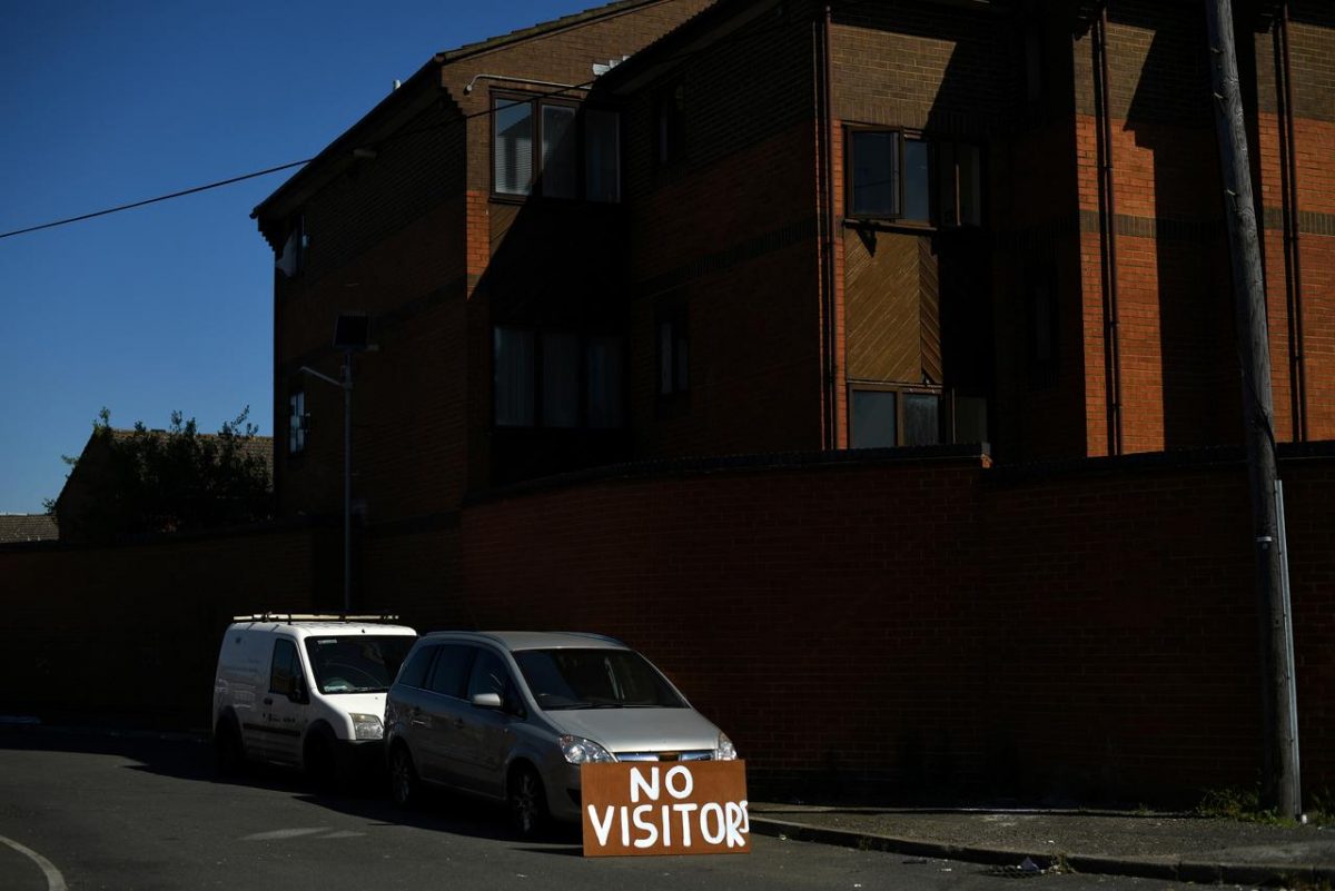 A ‘No Visitors’ sign is seen in Kingston upon Thames, amid the coronavirus disease (COVID-19) outbreak, in London, Britain April 21, 2020. REUTERS/Dylan Martinez/File Photo