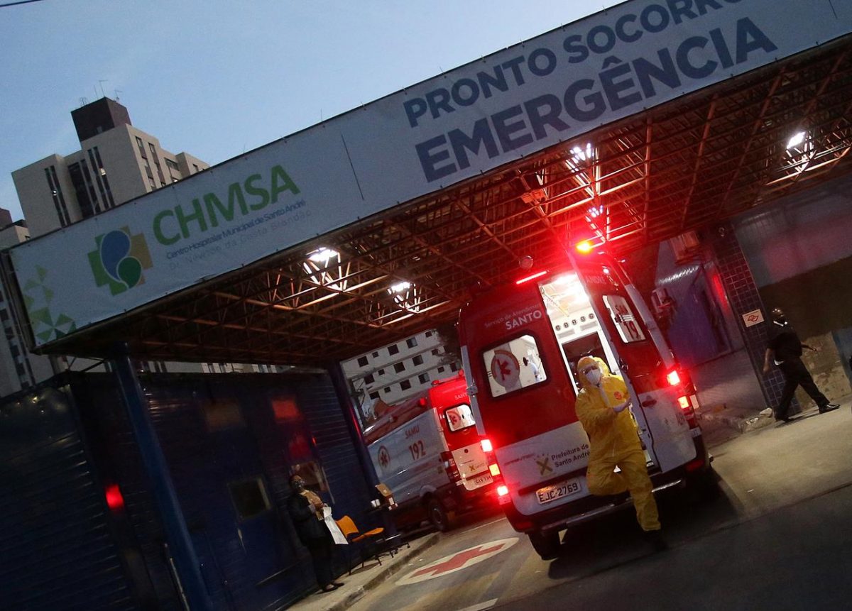 A member of Emergency Rescue Service (SAMU) is seen in front of a hospital during the spread of the coronavirus disease (COVID-19) in Santo Andre, Sao Paulo State, Brazil, May 12, 2020. REUTERS/Rahel Patrasso/File Photo
