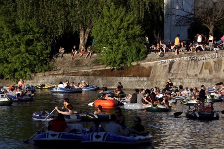 People enjoy sun on boats, on the Landwehrkanal, amid the spread of the coronavirus disease (COVID-19), in Berlin, Germany, May 9, 2020. REUTERS / Christian Mang/File Photo