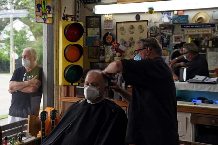 A man receives a haircut as social distancing guidelines to curb the spread of the coronavirus disease (COVID-19) are relaxed, at Doug’s Barber Shop in Houston, Texas, U.S., May 8, 2020. REUTERS/Callaghan O’Hare