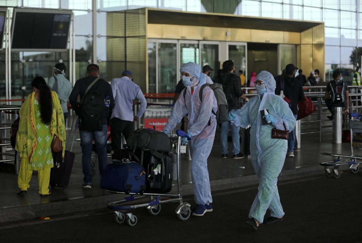 Passengers wearing personal protective equipment (PPE) enter Chhatrapati Shivaji International Airport, after the government allowed domestic flight services to resume, during an extended nationwide lockdown to slow the spread of the coronavirus disease (COVID-19), in Mumbai, India, May 25, 2020. REUTERS/Francis Mascarenhas