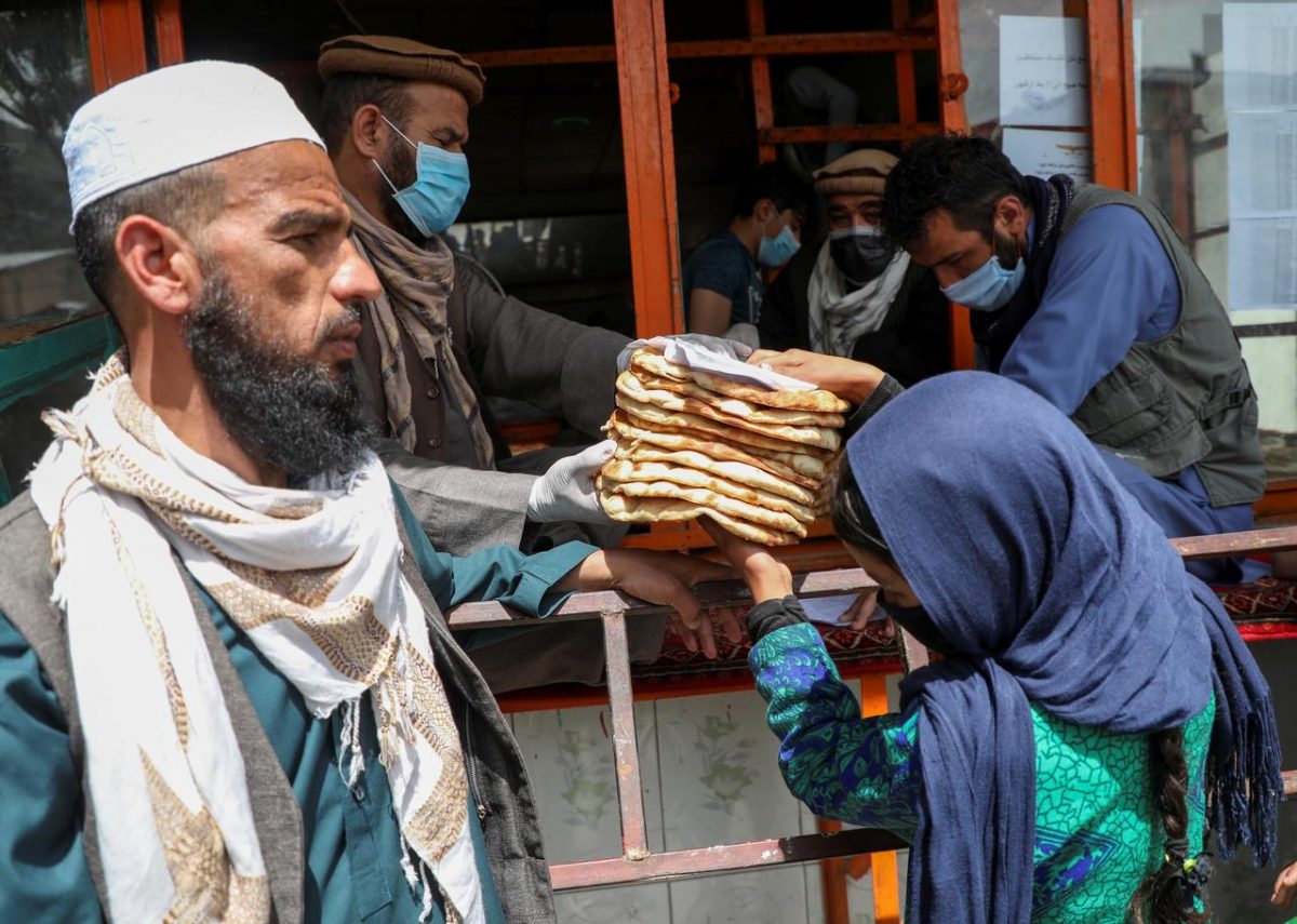 An Afghan girl receives free bread distributed by the government, outside a bakery, during the coronavirus disease (COVID-19) outbreak in Kabul, Afghanistan May 3, 2020. Picture taken May 3, 2020. REUTERS/Omar Sobhani