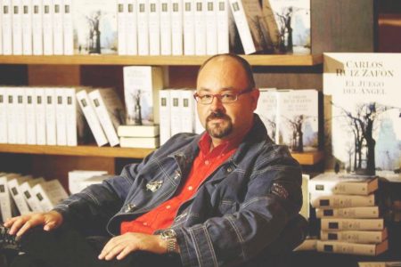 Spanish writer Carlos Ruiz Zafon at a photo call before the presentation on his book, titled “El juego del Angel,” or “The game of the Angel,” at the Liceu theater in central Barcelona, April 16, 2008. (REUTERS/Gustau Nacarino (SPAIN) file photo) 