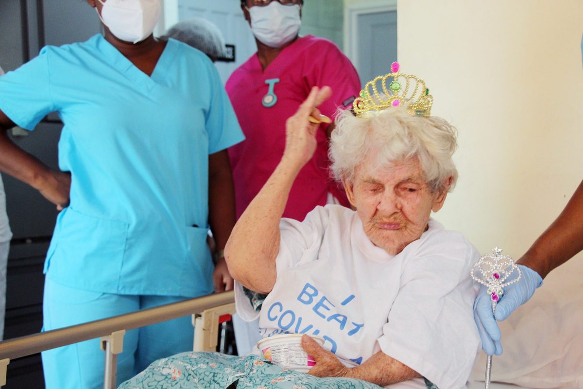 Zorie De Mattos - age 105 being celebrated (Photo courtesy of Ministry of Social Protection)