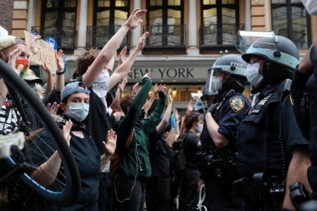 Demonstrators face police officers as they take part in a protest against the death in Minneapolis police custody of George Floyd, in the Manhattan borough of New York City, U.S., June 2, 2020. REUTERS/Jeenah Moon