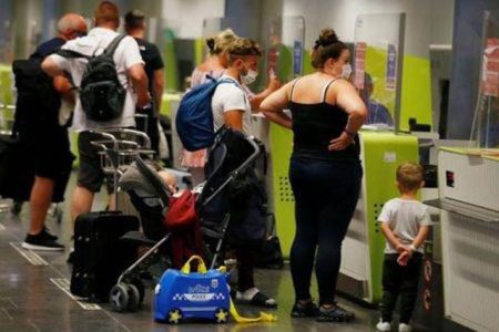 British tourists returning to UK, check in their luggage, as Britain imposed a two-week quarantine on all travellers arriving from Spain, following the coronavirus disease (COVID-19) outbreak, at Gran Canaria Airport, on the island of Gran Canaria, Spain July 25, 2020. REUTERS/Borja Suarez
