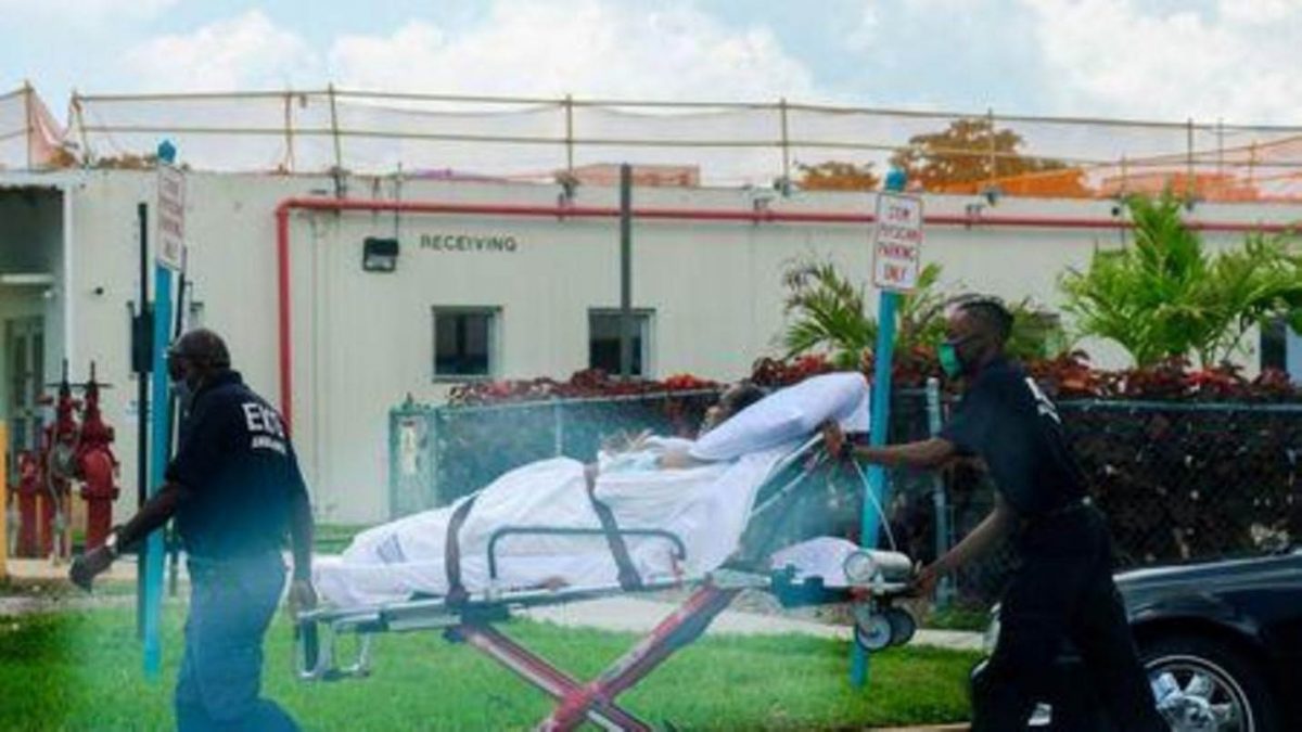 Emergency Medical Technicians (EMT) leave with a patient at North Shore Medical Center where the coronavirus disease (COVID-19) patients are treated, in Miami, Florida, U.S. July 14, 2020. REUTERS/Maria Alejandra Cardona
