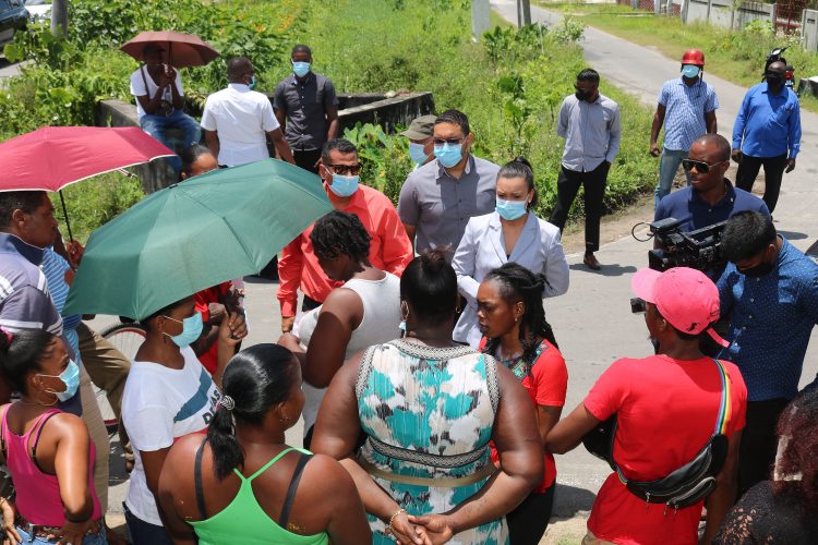 The ministers meeting residents of Sophia yesterday (Ministry of Housing and Water photo)
