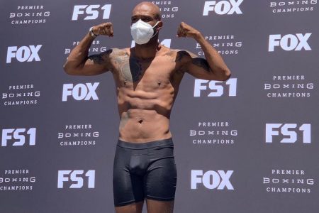 Lennox ‘Too Sharp’ Allen is ripped and ready for his 12-round WBA Super Middleweight Interim Title match up tonight versus Cuban sensation, David Morrell. The Brooklyn, New York based Allen tipped the scales at a shredded 167lbs. 

