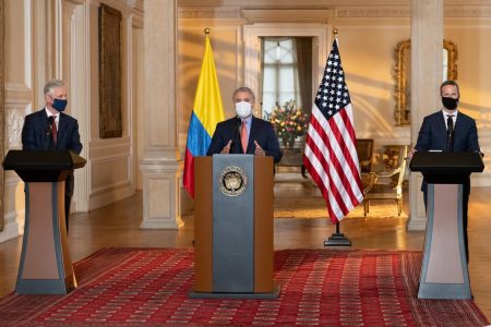 Colombian President Ivan Duque Marquez, wearing a face mask due to the ongoing coronavirus disease (COVID-19) outbreak, speaks during an address after a meeting with United States government officials, at the Presidential Palace in Bogota, Colombia August 17, 2020. Courtesy of Colombian Presidency/Handout via REUTERS
