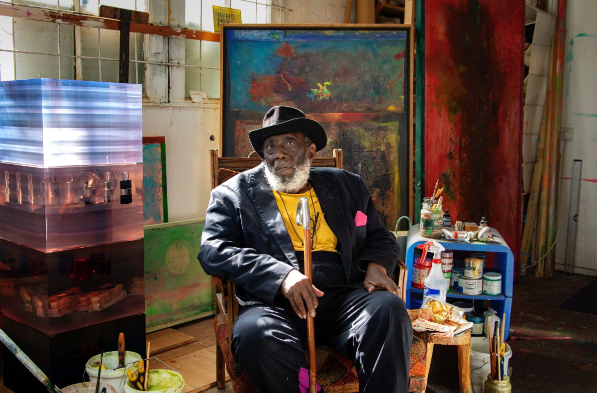 Frank Bowling in his South London studio, 2020 (Photo by Sacha Bowling, courtesy of the artist)

