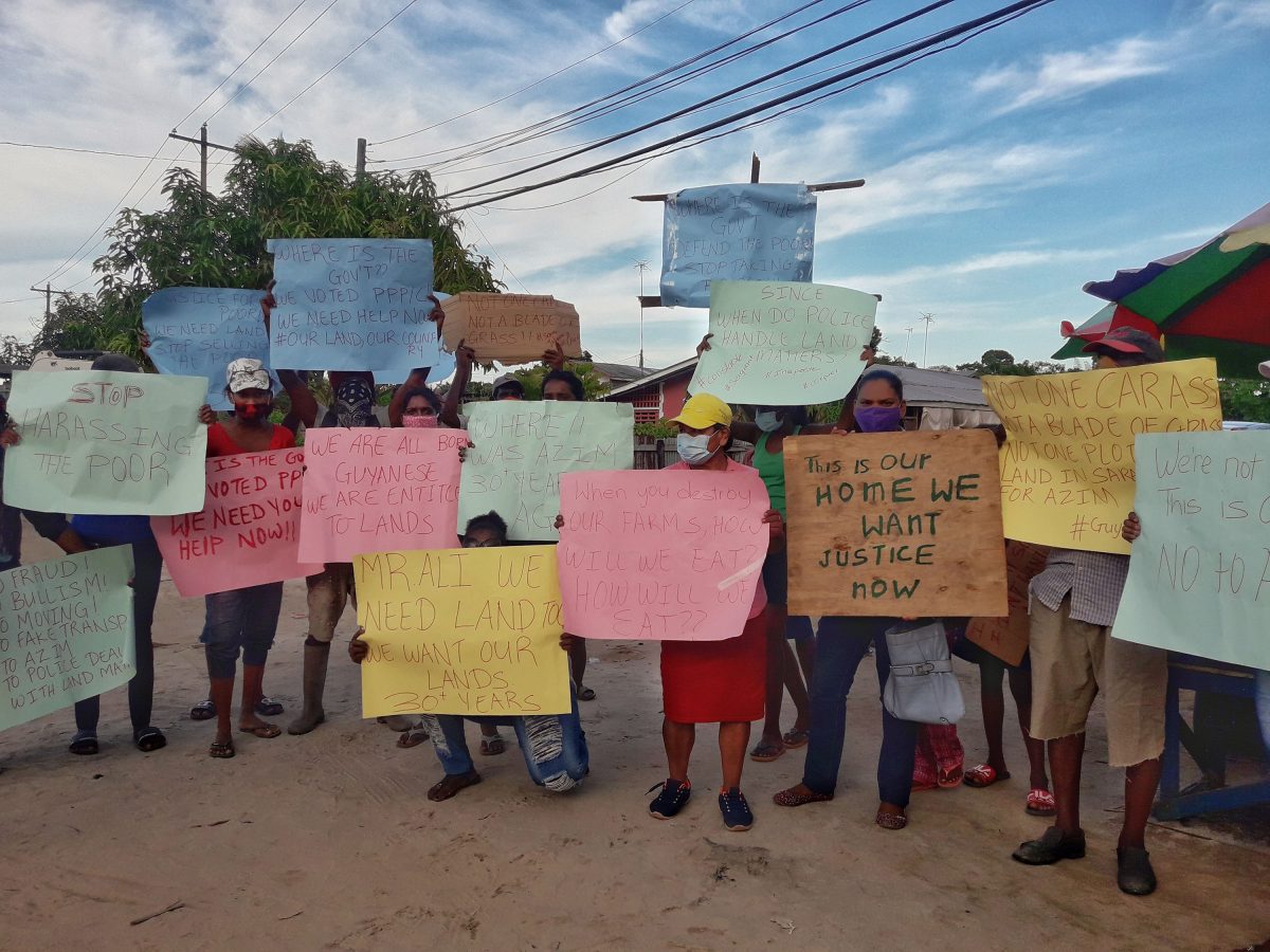 Residents protesting eviction 