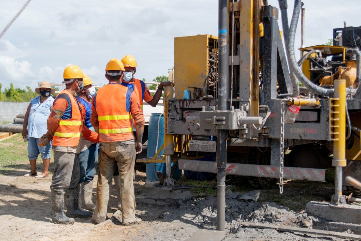 Workers of Foxx Trading drilling the new well at the Diamond Water Treatment Plant (GWI photo)