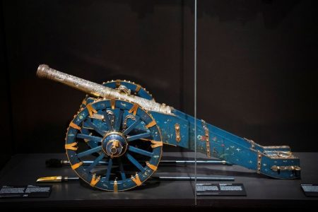 A 1765 cannon that belonged to the King of Kandy (Sri Lanka) is displayed at the Rijksmuseum in Amsterdam, Netherlands October 10, 2020. Picture taken October 10, 2020. REUTERS/Piroschka van de Wouw