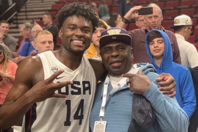 Isaiah Stewart (left) and his father Dela at a University of Washington basketball game last year (Photo: Isaiah Stewart)