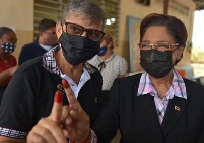 Opposition Leader Kamla Persad-Bissessar and her husband Dr Gregory Bissessar display their ink-stained fingers yesterday after casting their ballots in the United National Congress internal elections at Parvati Girls’ Hindu College in Debe. Persad-Bissessar’s leadership of the party is being challenged by Vasant Bharath. —Photo: DEXTER PHILIP